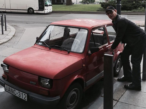Fiat 126 esemplare regalato a Tom Hanks da città polacca