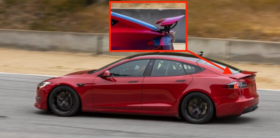 Prototipo Tesla Model S Plaid con spoiler retrattile avvistato in pista