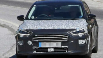 Ford Focus: nuove foto spia mostrano gli aggiornamenti estetici