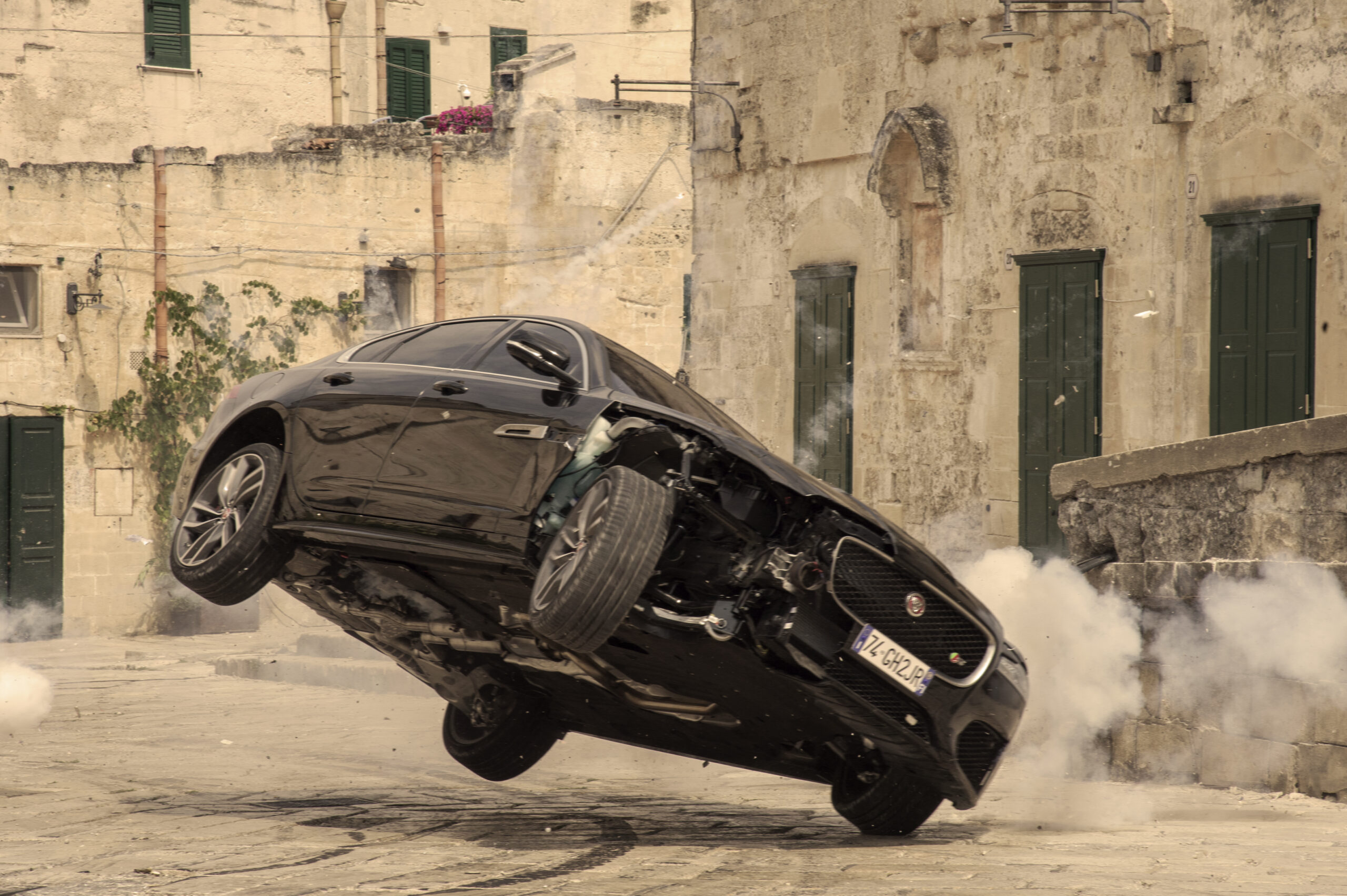 La Jaguar XF debutta in "No Time To Die"