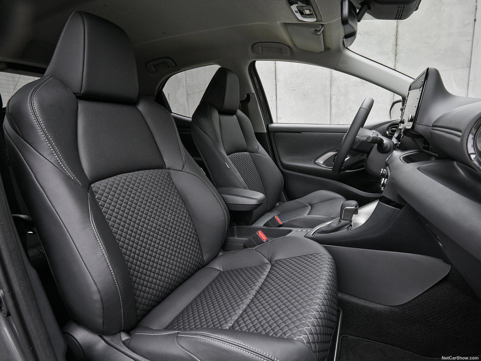 Gli interni della Mazda 2 Hybrid
