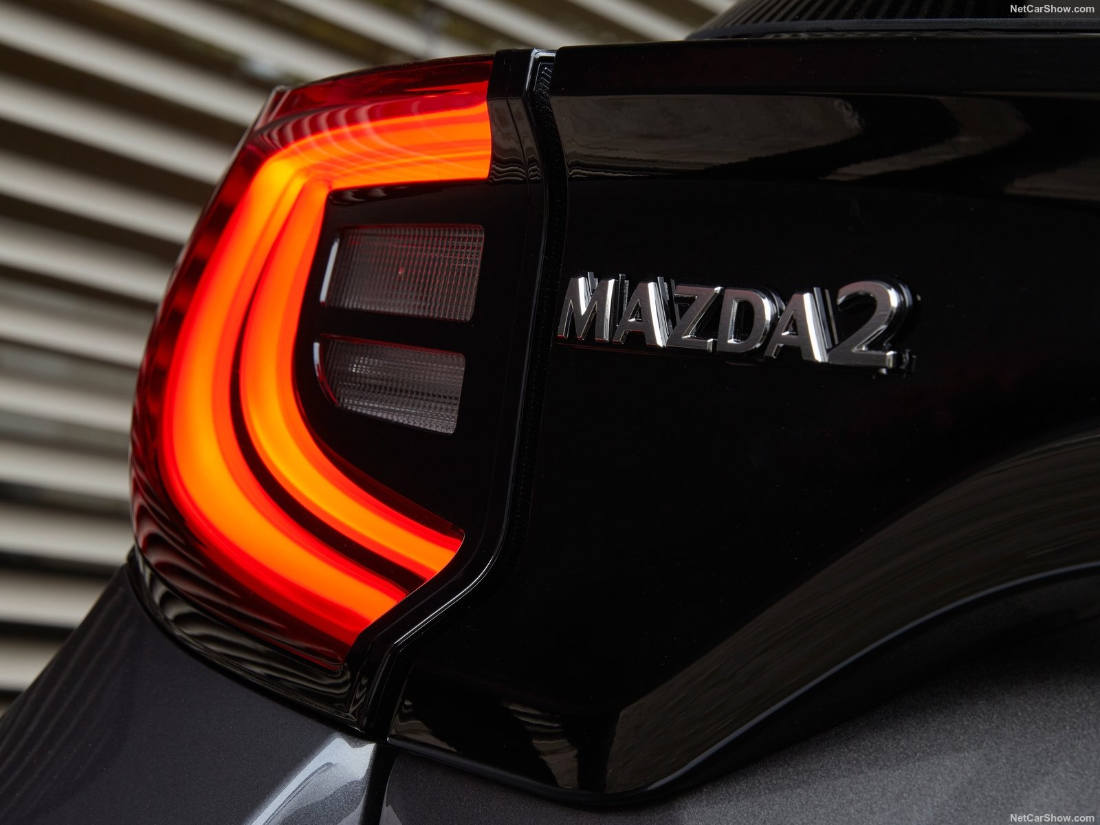Mazda 2 Hybrid faro posteriore