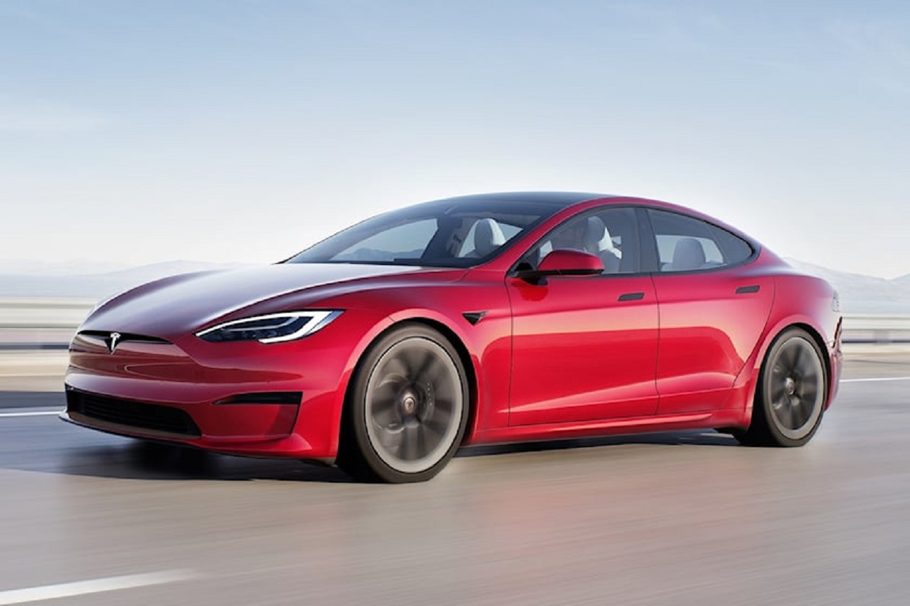 Tesla rossa anteriore