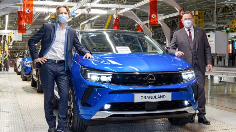 Opel Grandland in fabbrica