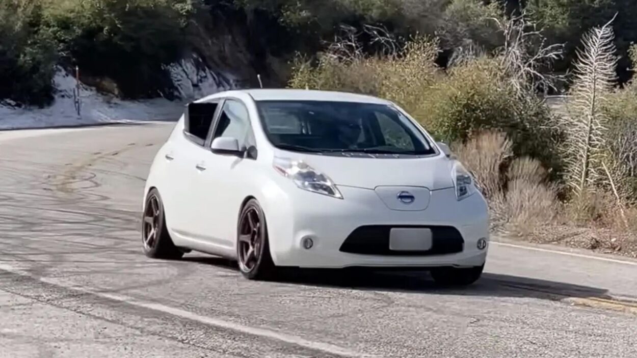 Nissan Leaf spinta da propulsore Kawasaki