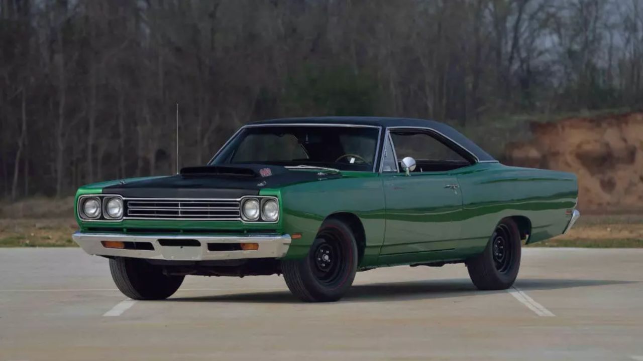 Muscle car Plymouth Roadrunner 426 Hemi