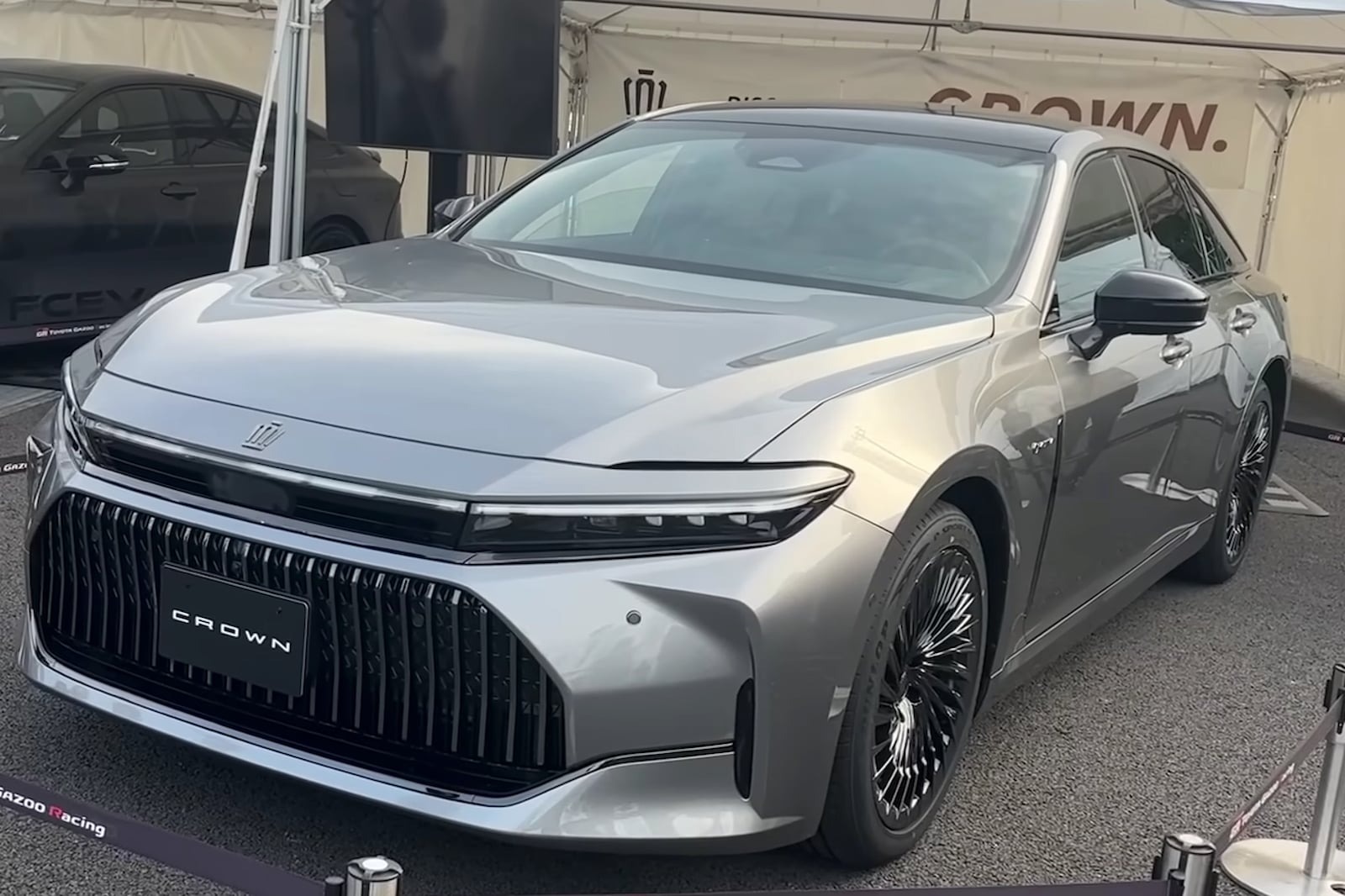 Toyota Crown versione a idrogeno