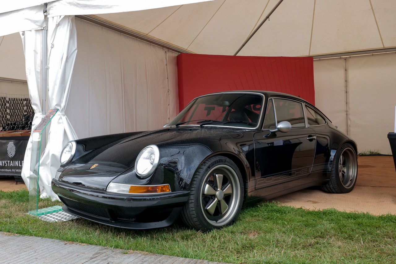 Theon Design restomod Porsche 911