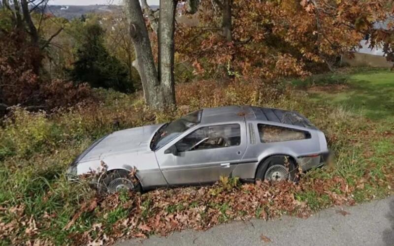 DeLorean abbandonata