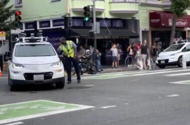 taxi a guida autonoma incidente