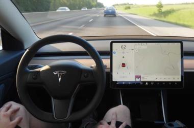 FSD Full Self Driving di Tesla