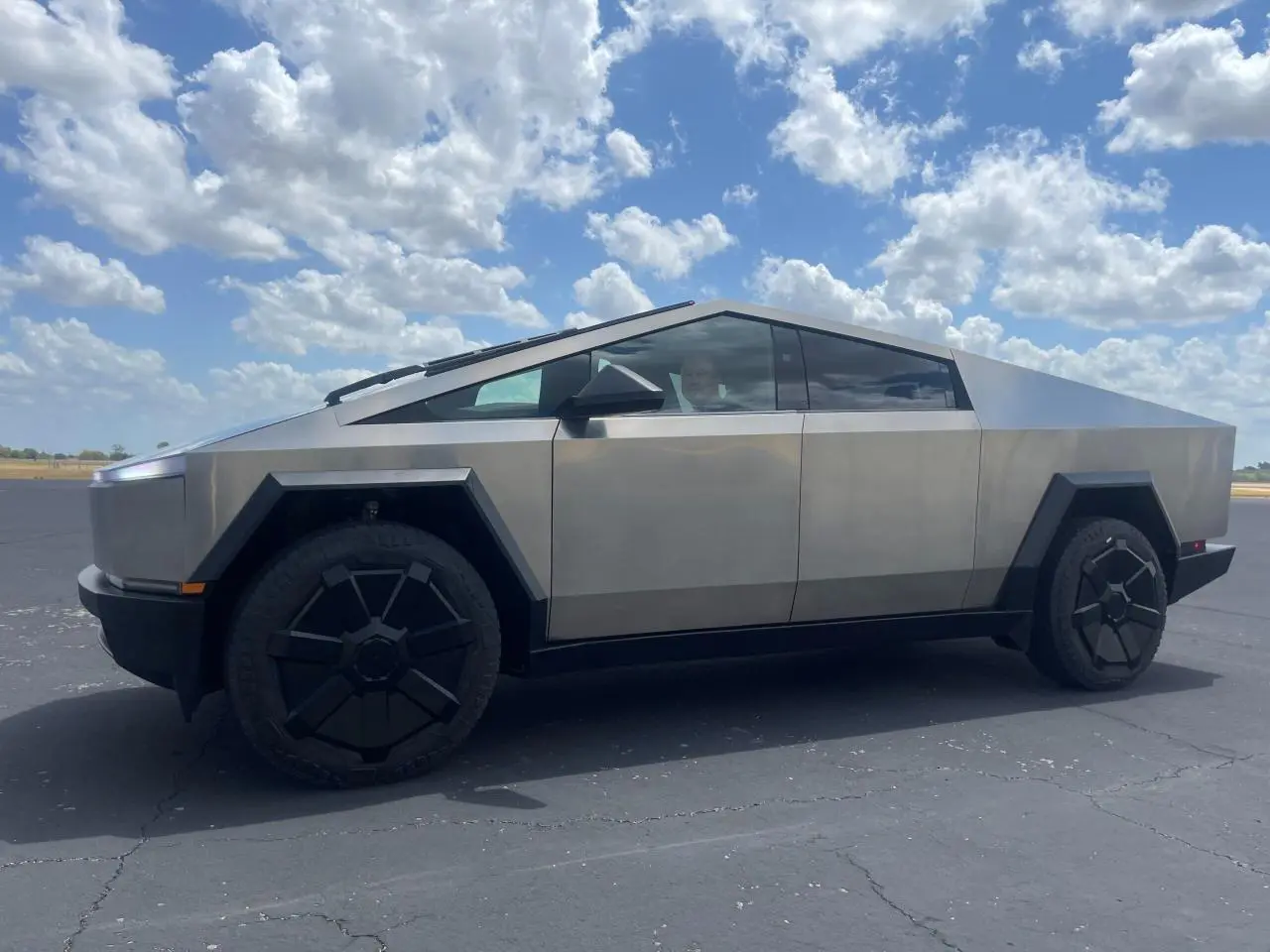 Tesla Cybertruck Performance