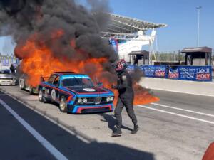 BMW CSL fiamme