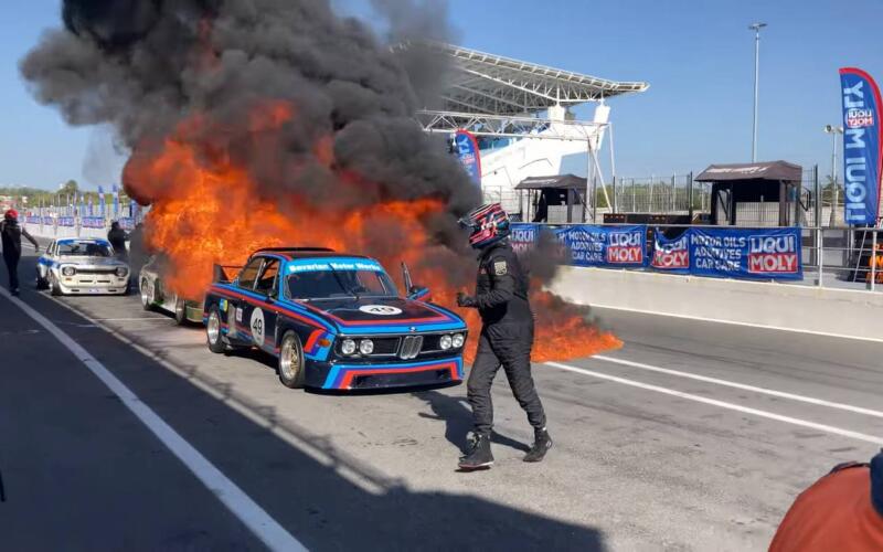 BMW CSL fiamme