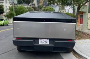Tesla Cybertruck posteriore