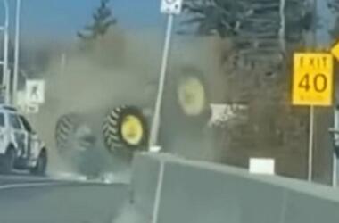 Trattore auto polizia