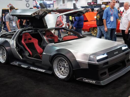 DeLorean DMC-12