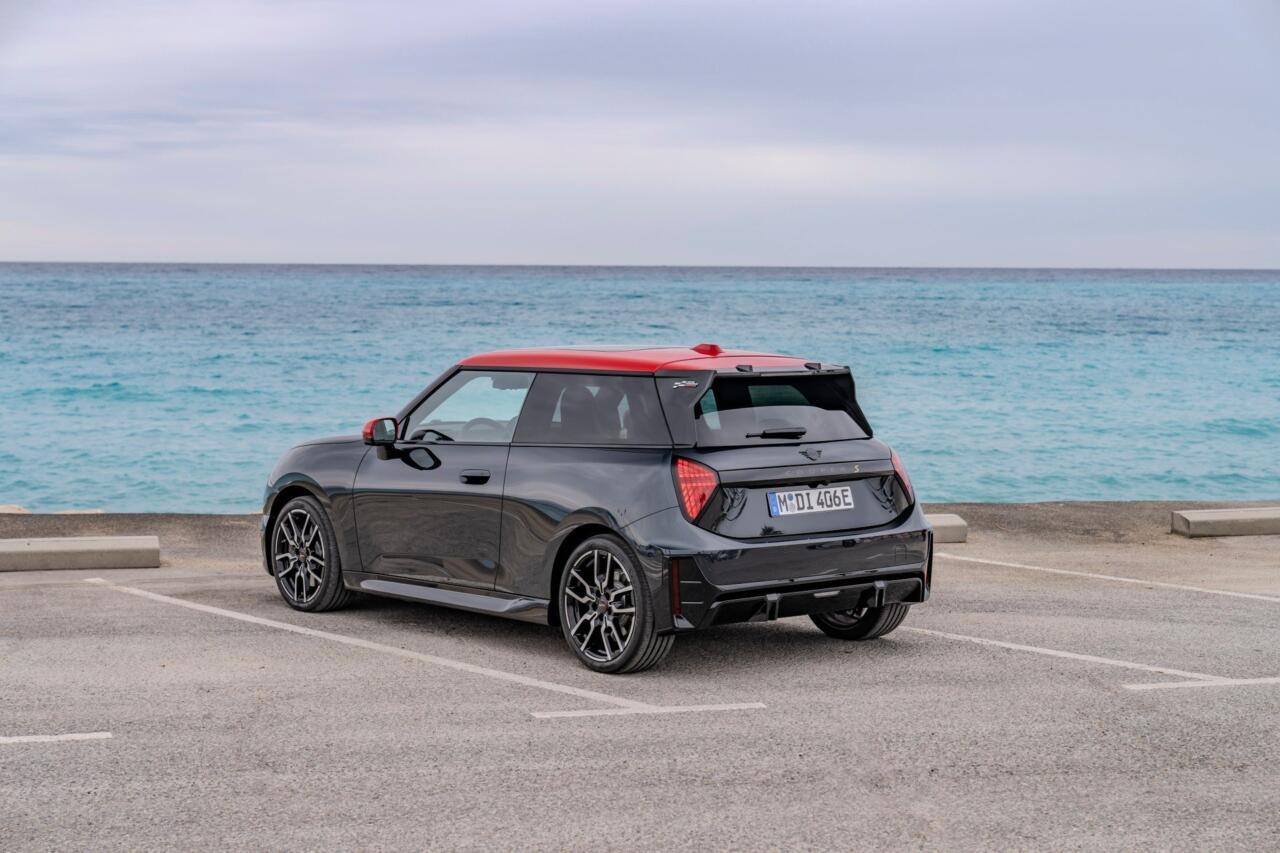 Mini Cooper John Cooper Works 2024