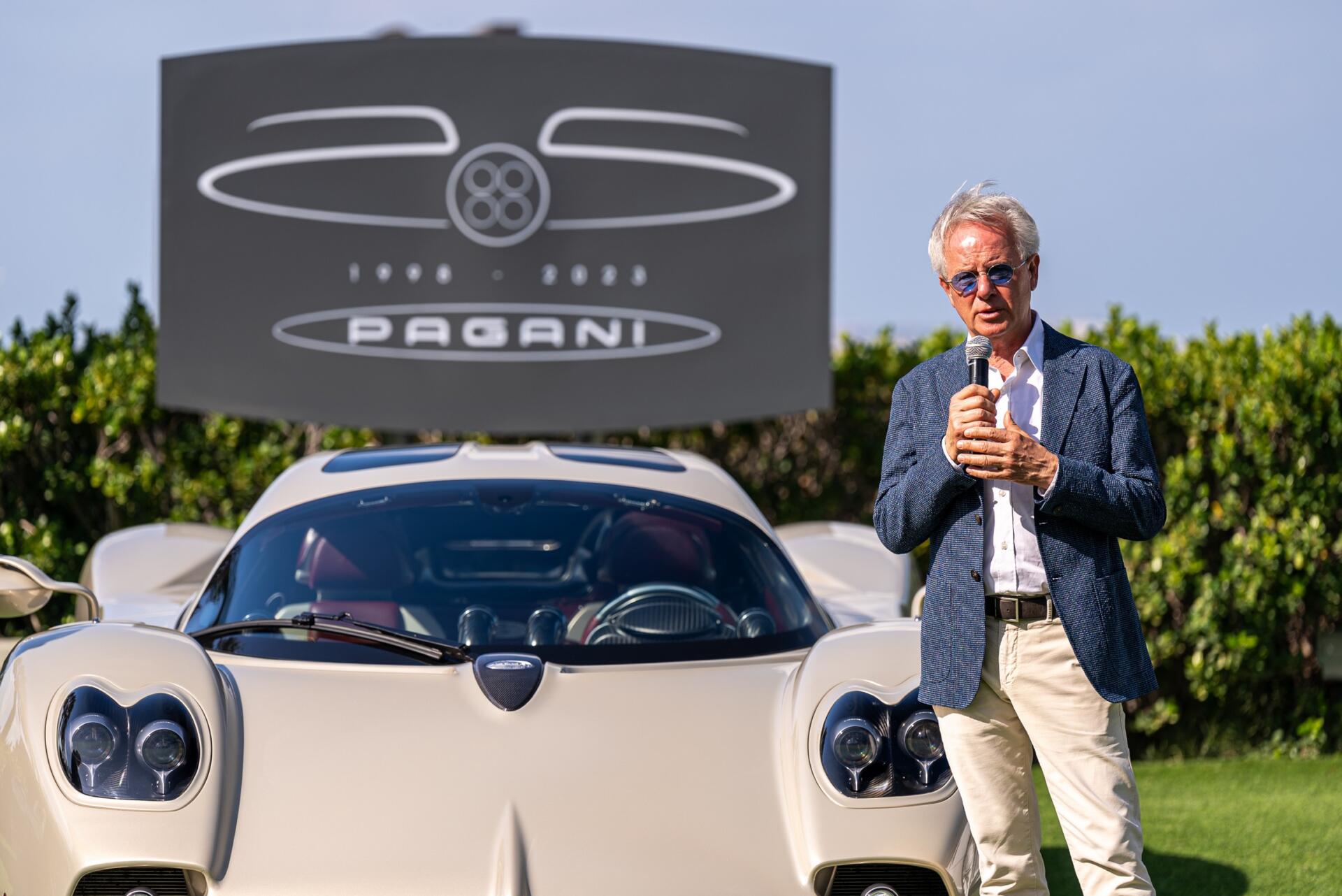 Pagani Automobili celebra anche a Dubai i suoi primi 25 anni di vita