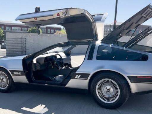 DMC DeLorean con motore Honda