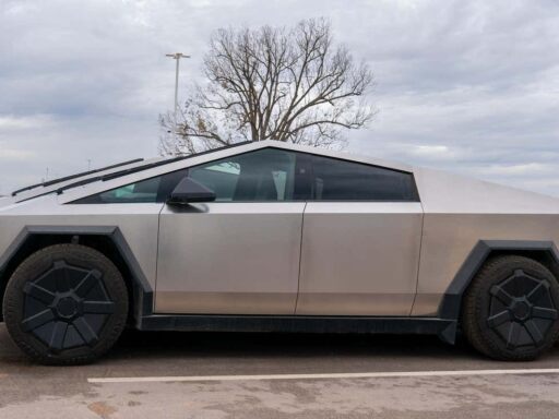 Tesla Cybertruck macchie carrozzeria