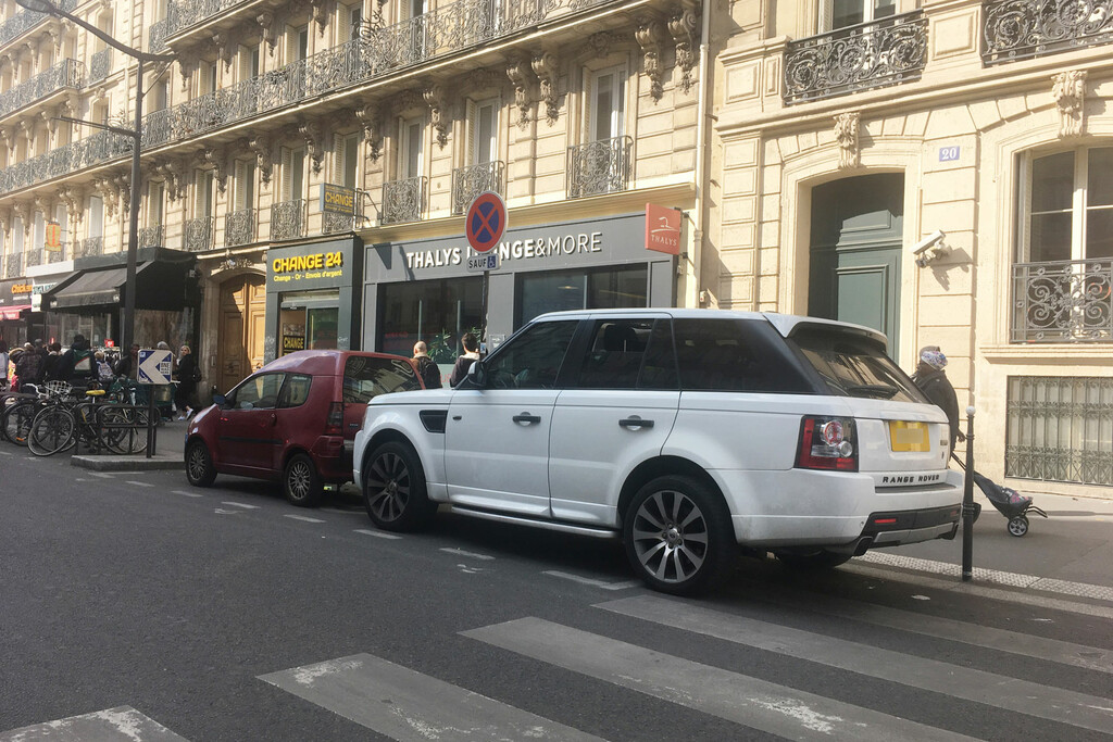 SUV tassati a Parigi