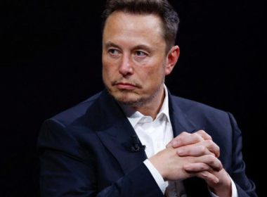 I giganti Tesla e Volkswagen avvertono: "Serve fermare le elettriche cinesi"