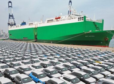 Auto elettriche, i porti europei sono intasati dall'esportazione cinese