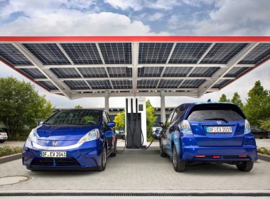 Al primo incontro del Dialogo strategico Ue che affronta la decarbonizzazione, le Case automobilistiche e i fornitori chiedono soluzioni fattibili per raggiungere obiettivi di neutralità.